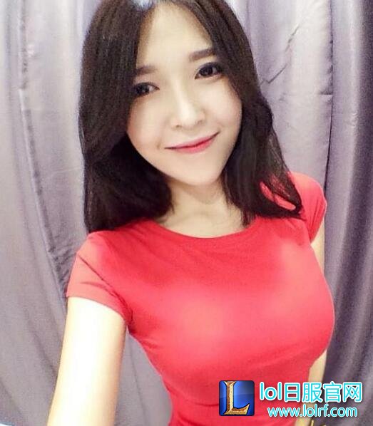 “娜美身材”女玩家晒大奶私照 胜率高达90%