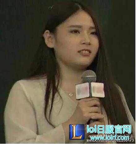 女主播直播时与直播外的形象对比引争议