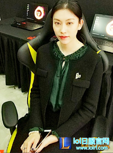 LPL首位女选手紫薇 QG替补原是路人女王者