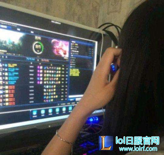 国服第一毅力帝?妹子两年LOL只玩一个英雄