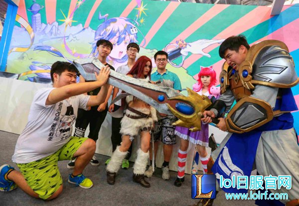B-world惊现LOL惨案:七尺大汉被萌娘打爆!