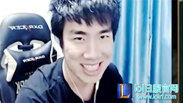 骚男爆料腾讯内部有矛盾：LOL和王者荣耀不让一起播！